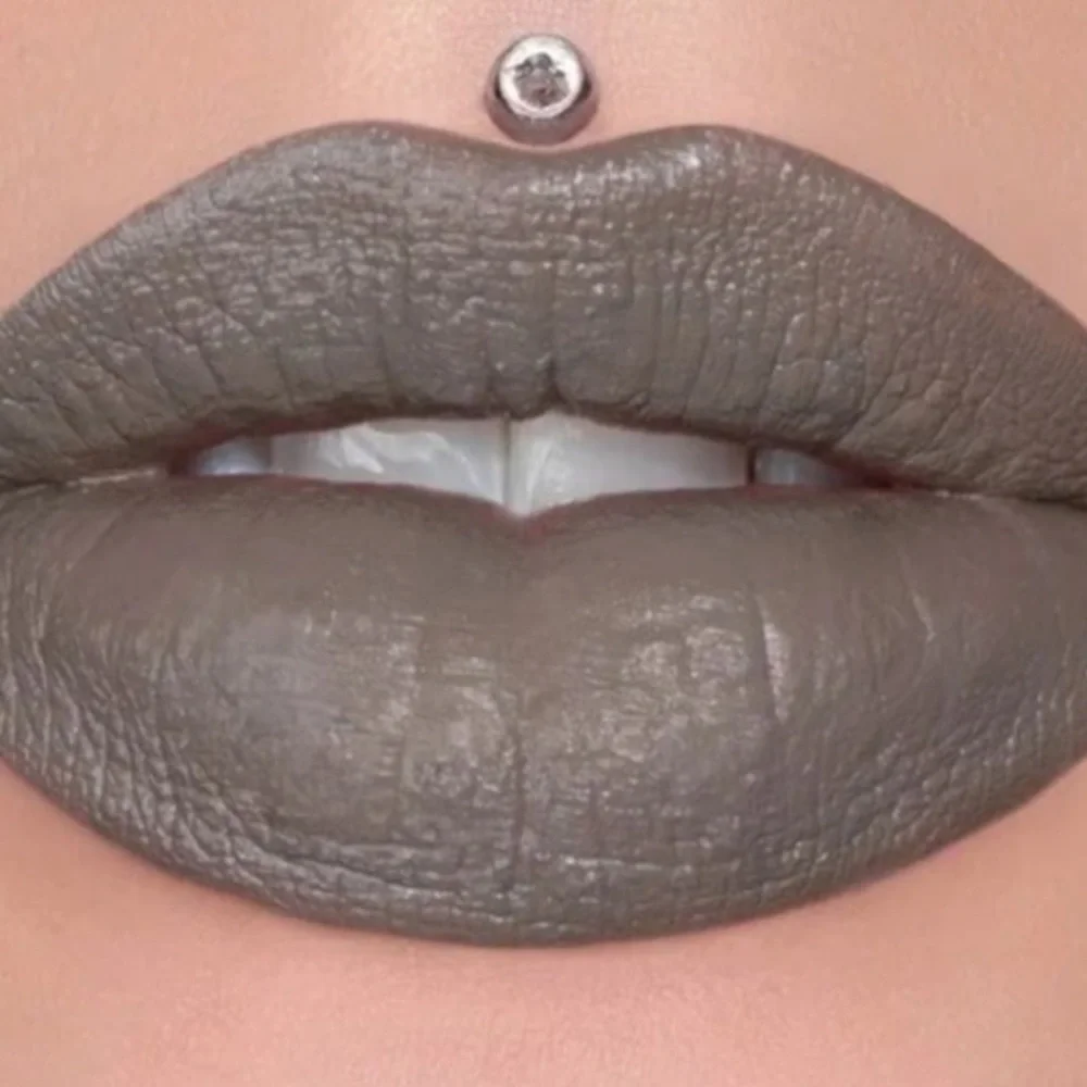 Jeffree Star Velvet Lipstick Grave Digger